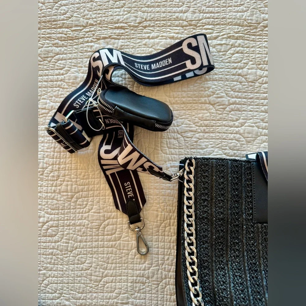 New Steve Madden Black Textured Tote Handbag with an Adjustable/Detachable Stap - Picture 4 of 7